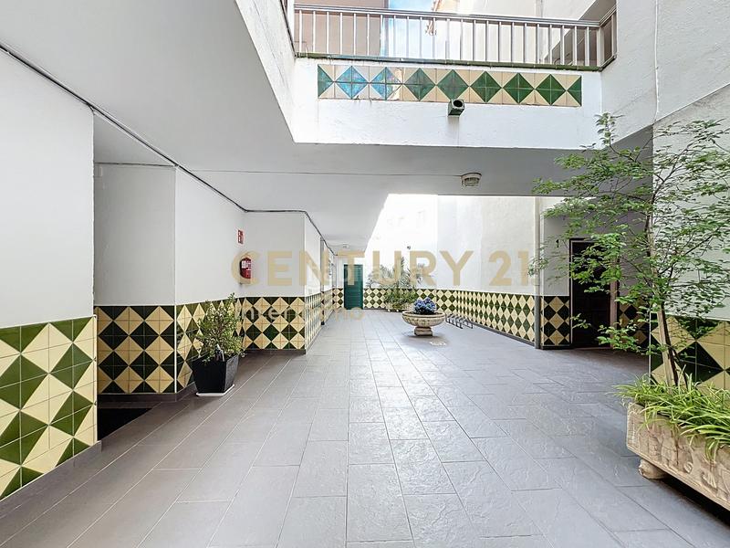 Foto d2d6a385-3faa-4e63-b70a-dd76853f5ac7. Piso en carrer poblat típic-gregal 19 piso vista canal al centro en Empuriabrava