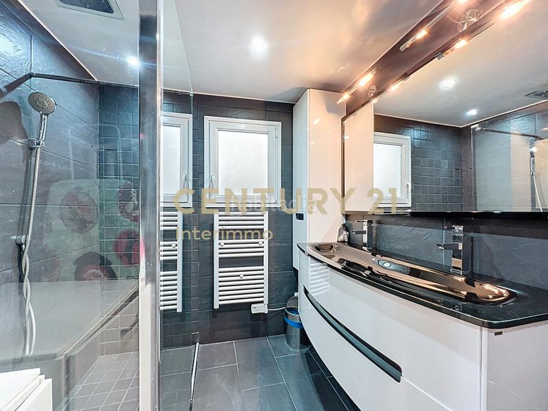 Foto 745172f4-97c7-49ee-8c63-f491579ea5f5. Piso venta - magnífico piso con licencia turística en el puerto en Empuriabrava