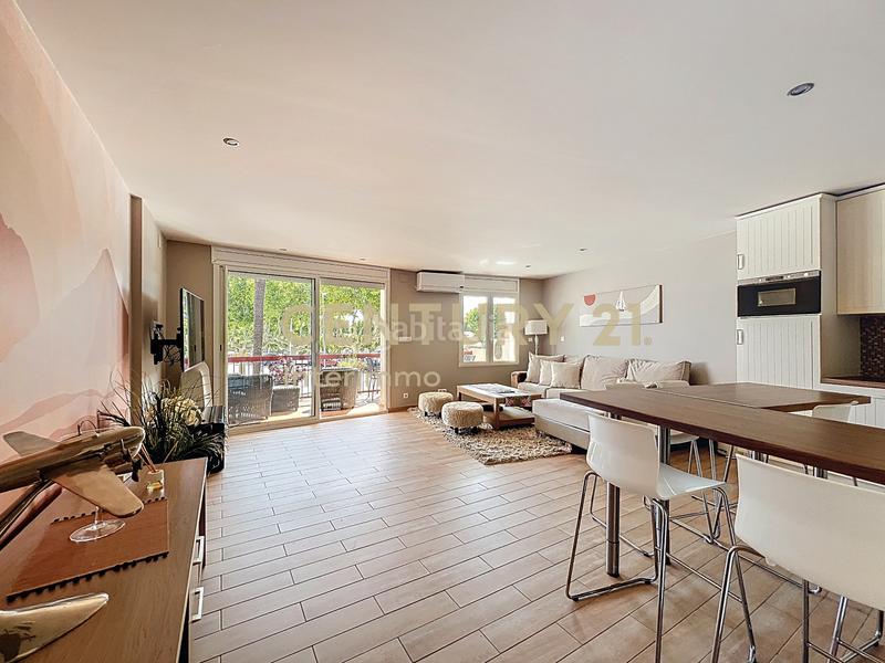 Foto 84014711-b22d-4fbe-980d-2a6a54338433. Piso venta - magnífico piso con licencia turística en el puerto en Empuriabrava