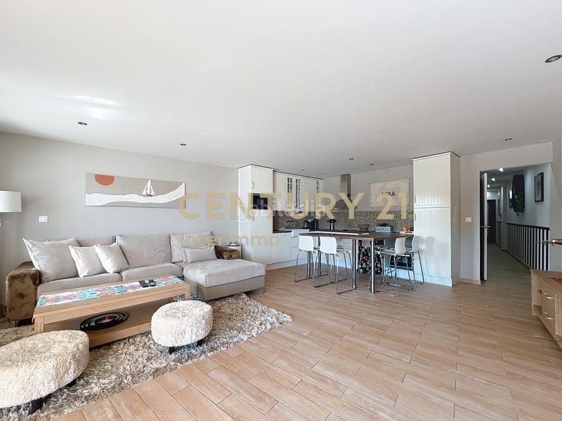Foto dd56bb72-5e0f-48fa-8de0-e54437eae5f4. Piso venta - magnífico piso con licencia turística en el puerto en Empuriabrava
