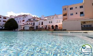 Apartament a Carrer puigmal-e1 44e. Acogedor apartamento con vistas despejadas en una zona tranquila
