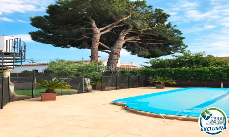 Foto 20134d6e-0ad4-4d8e-ba06-1aef8115c420. Casa en carrer baix camp 4 amplia casa con piscina en venta en mas boscà en Roses