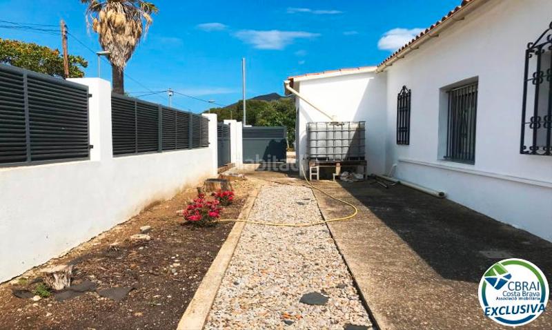 Foto 434a1de8-2b22-430e-81a6-fa0a3326e950. Casa en carrer baix camp 4 amplia casa con piscina en venta en mas boscà en Roses