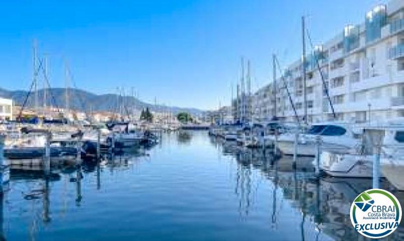 Foto 1f5d5522-1825-4e94-8f7a-9bda725757af. Piso en carrer port joan 43 ático de 1 dormitorio con sótano y plaza de parking privada en venta en Roses