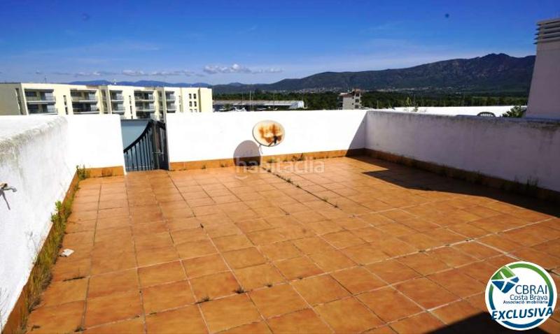 Foto 38274329-47fa-47f5-933c-78076cd5fc25. Piso en carrer port joan 43 ático de 1 dormitorio con sótano y plaza de parking privada en venta en Roses