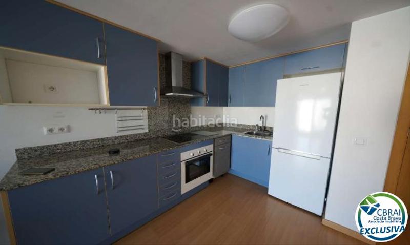 Foto 709777bd-695a-46a6-8828-060a3087138e. Piso en carrer port joan 43 ático de 1 dormitorio con sótano y plaza de parking privada en venta en Roses