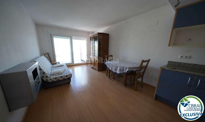Foto 789d7aab-081b-4466-ba36-c476fa1fa2b1. Piso en carrer port joan 43 ático de 1 dormitorio con sótano y plaza de parking privada en venta en Roses