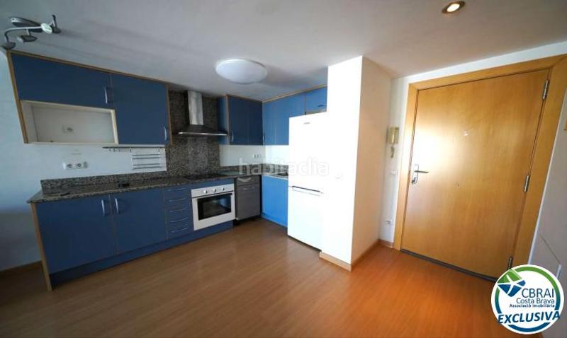 Foto f85544e1-fec8-4b94-ab7c-5e67ea0f9225. Piso en carrer port joan 43 ático de 1 dormitorio con sótano y plaza de parking privada en venta en Roses
