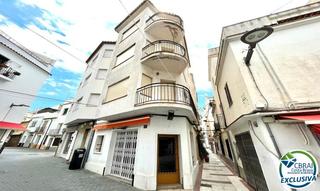Maison à Carrer sant antoni 22. ¡gran casa en el centro de roses con local comercial a poca dist