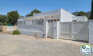 Maison à Carrer riera-la almadrava 18. Casa totalmente reformada en agradable urbanización de roses.