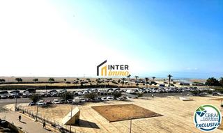 Pis a Carrer muga-delta 12. Estudio cabina vista mar frontal empuriabrava