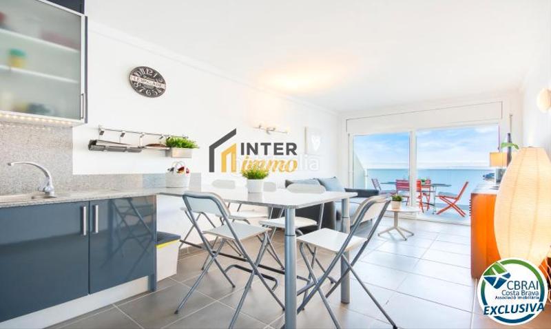 Foto 1451462c-bfce-47a6-b0d8-6b51e252f134. Piso en carretera canyelles 10 apartamento reformado con vistas al mar y licencia turística en Roses