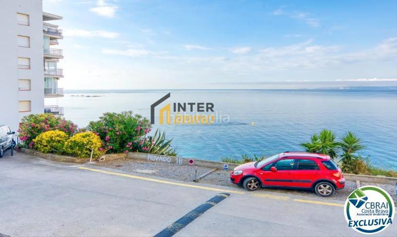Foto 254d122a-dd75-4602-a778-4810c99eb8de. Piso en carretera canyelles 10 apartamento reformado con vistas al mar y licencia turística en Roses