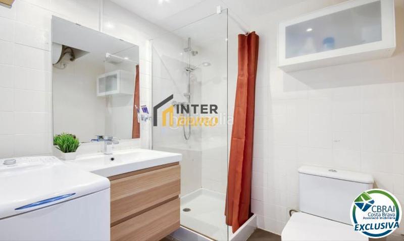 Foto 3e8308b9-67d9-4116-a960-a72a0ac17997. Piso en carretera canyelles 10 apartamento reformado con vistas al mar y licencia turística en Roses