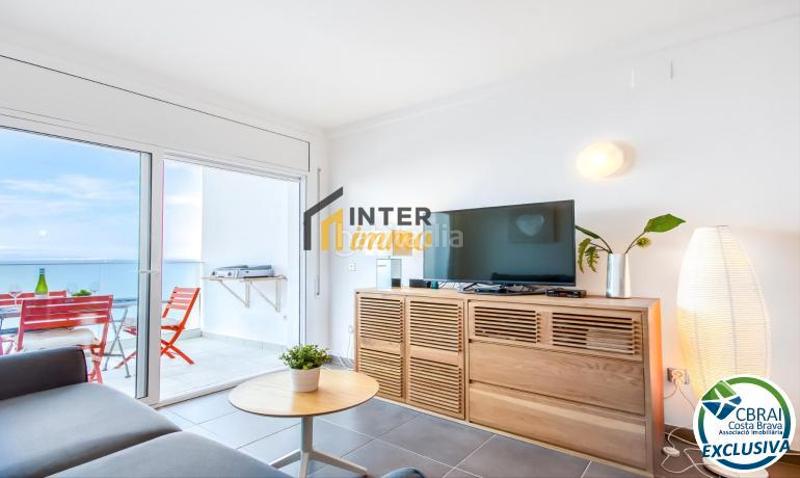 Foto 4fb878b7-4748-45f1-b96c-09acaf2ac915. Piso en carretera canyelles 10 apartamento reformado con vistas al mar y licencia turística en Roses