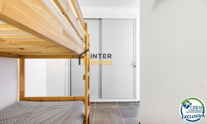 Foto 5ec894c9-0e10-4682-b420-a109de424a8a. Piso en carretera canyelles 10 apartamento reformado con vistas al mar y licencia turística en Roses