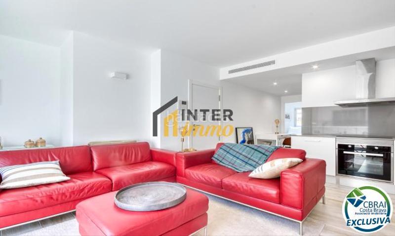 Foto a12a121a-7d5a-495c-9b98-d910f4bf9050. Piso en carrer raval dels grecs 21 oportunidad centro: piso del 2020 con garaje opcional en Roses