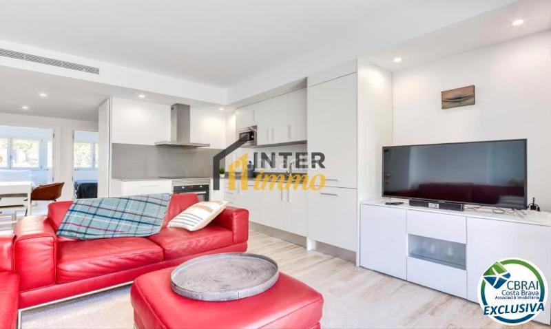 Foto e26328b3-e356-4729-8a56-b60843671a9c. Piso en carrer raval dels grecs 21 oportunidad centro: piso del 2020 con garaje opcional en Roses