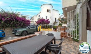 Appartement  Carrer poblat típic-plaça església 1. Apartamento de dos dormitorios y aparcamiento privado
