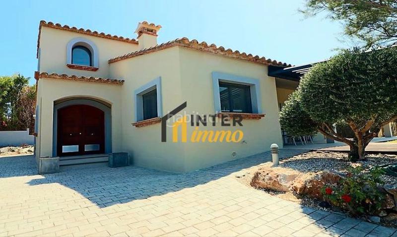 Foto bc84ce32-2ee1-400e-b3c3-5e8fecc0c3cc. Casa en calle mig 4 villa totalmente renovada en la exclusiva zona golf en Peralada