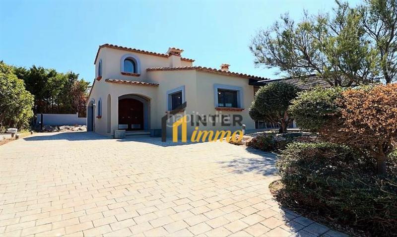 Foto db7c711f-8386-475e-9781-faa114eb74d1. Casa en calle mig 4 villa totalmente renovada en la exclusiva zona golf en Peralada