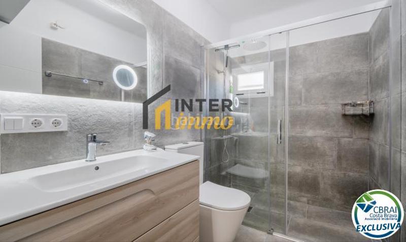 Foto c20f6cb3-f7e4-4695-b4e6-31f31a0796fc. Casa en carrer solsonès 100 ¡propiedad única con licencia turística en más boscà - ! ??? en Roses