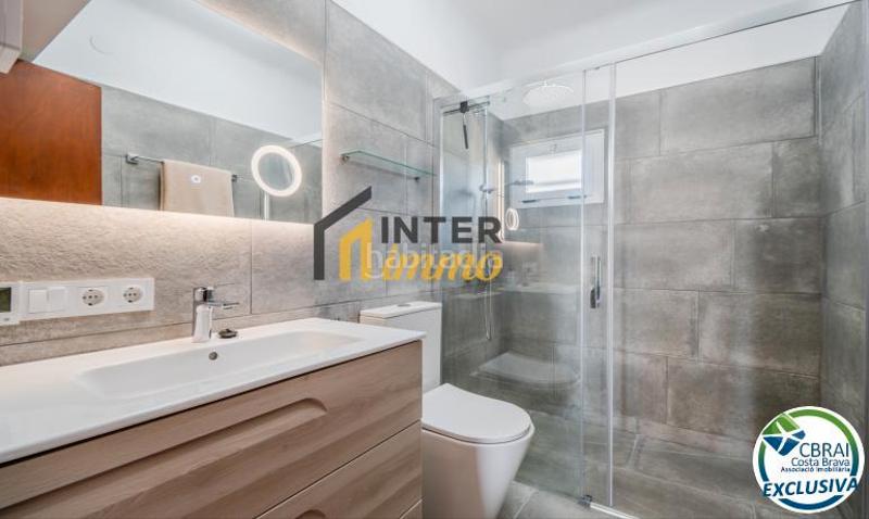 Foto cded03a5-cd99-4420-937c-9f87f4fda4f6. Casa en carrer solsonès 100 ¡propiedad única con licencia turística en más boscà - ! ??? en Roses
