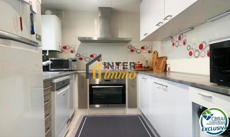 Foto abc13338-ab60-4912-bb4e-27fdf6c05e02. Apartamento en avinguda de la riera de la cuana 14 amplio piso en venta a 100 metros del mar en Roses
