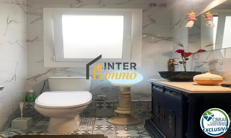 Foto bf0d429e-ba64-49d7-b109-25fd450fbf29. Apartamento en avinguda de la riera de la cuana 14 amplio piso en venta a 100 metros del mar en Roses