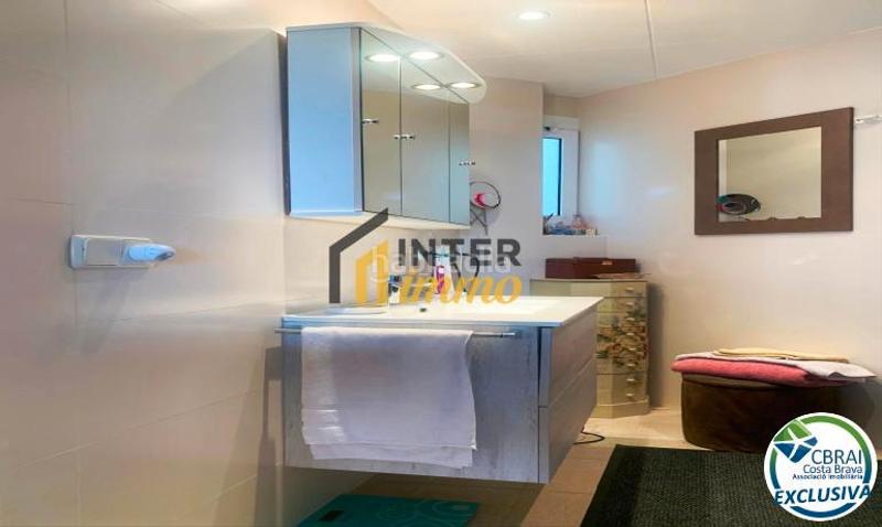 Foto ff343e64-2c67-4ab6-883d-997ebdbf17a8. Apartamento en avinguda de la riera de la cuana 14 amplio piso en venta a 100 metros del mar en Roses