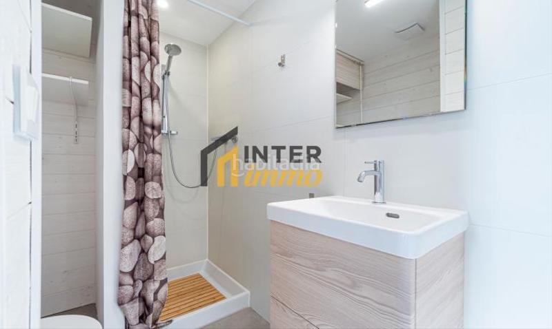 Foto 046e6574-3020-42cf-9bc3-b72e972d4a9f. Piso en carrer port empordà 85 precioso apartamento en la última planta con vistas al canal y amarre privado en Empuriabrava