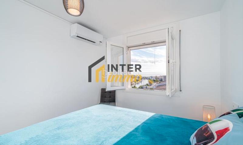 Foto 8f86bdd4-be19-4427-9950-4c6fbc716c32. Piso en carrer port empordà 85 precioso apartamento en la última planta con vistas al canal y amarre privado en Empuriabrava