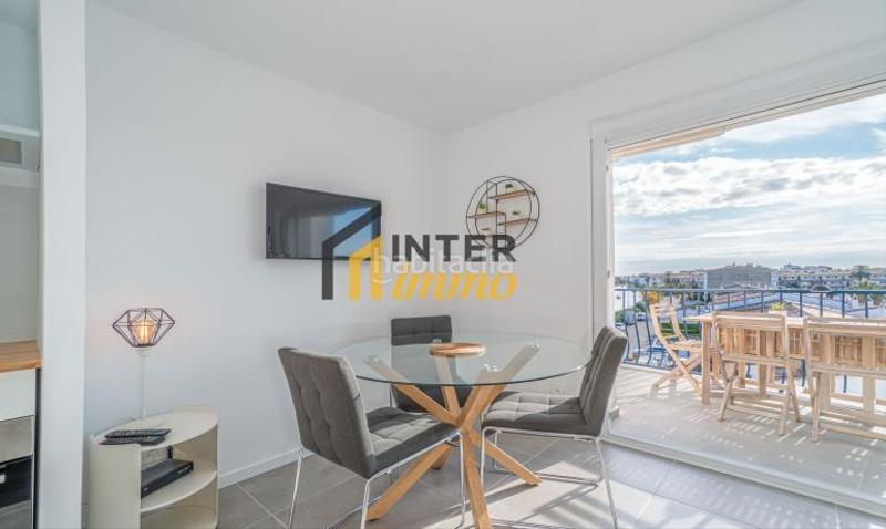 Foto f6958d20-5601-4f8f-945a-44ce45a62a69. Piso en carrer port empordà 85 precioso apartamento en la última planta con vistas al canal y amarre privado en Empuriabrava
