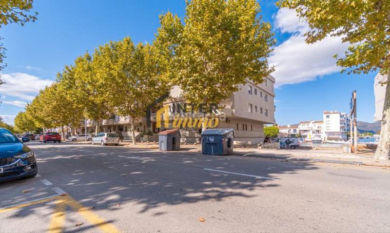Foto cae895a7-2cee-4303-a1cb-91381c2faeaa. Apartamento en carrer port empordà 8 bonito apartamento en perfecto estado con solárium, plaza de aparcamiento subterránea y trastero incluidos en Empuriabrava