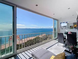 Apartament a Puig Rom-Canyelles-Almadrava. En venta apartamento de 80 m con vistas al mar excepcionales ent