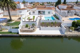 Maison à Francolí - Freser - Noguera. En venta villa reformada en canal con gran muelle y piscina priv