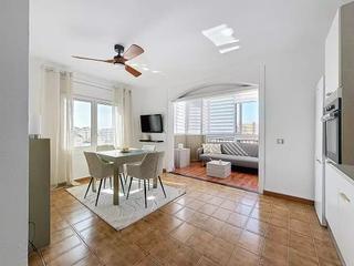Pis a Avinguda de la platja 70. En venta  amplio estudio renovado con dormitorio independiente