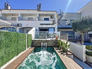 Maison à Port Banyuls - Port Alegre - Port Empordà. En venta  casa en el canal con piscina y licencia turística.