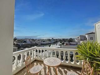 Casa a Tordera 4. Venta  magnfica casa con piscina y amarre de 8m