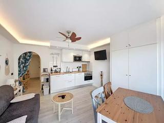 Appartamento in Muga - Gran Reserva - Badia. En venta  apartamento reformado con vistas a la muga, a pocos pa
