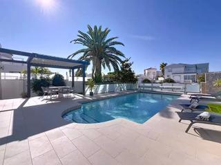 Haus in Cap Ras - Creus - Falconera. Oportunidad!  magnífica villa de una planta con piscina y amarre