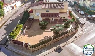 Maison à Els Grecs-Mas Oliva. Fantástica casa moderna con piscina, cocina exterior y a pocos p