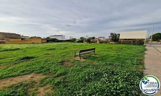 Terreny residencial a Garriguella. Construye la casa de tus sueños con esta parcela perfecta. no de