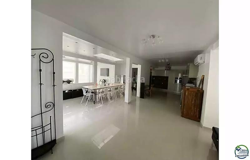 Foto 1123f175-f0da-4c15-9888-b160a6e6dd50. Casa con parcheggio piscina in Cap Ras - Creus - Falconera Empuriabrava
