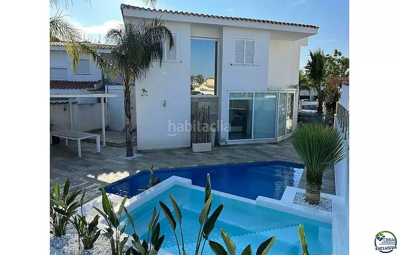 Foto 5cec41a3-e853-46c3-a68b-95b343a4a2ae. Casa con parcheggio piscina in Cap Ras - Creus - Falconera Empuriabrava