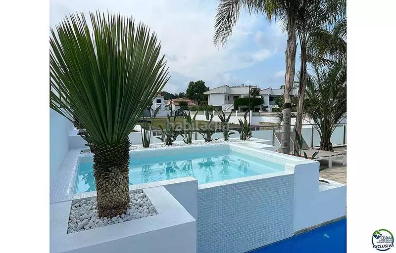 Foto 8afe26da-6857-495d-9616-2398db6d13f9. Casa con parcheggio piscina in Cap Ras - Creus - Falconera Empuriabrava