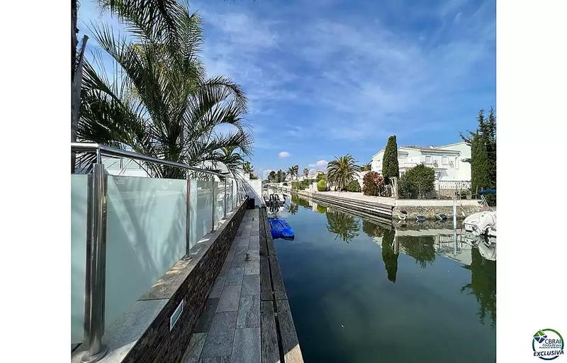 Foto c237b493-d2e6-4be3-ae76-cad91f3c989c. Casa con parcheggio piscina in Cap Ras - Creus - Falconera Empuriabrava