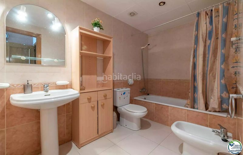 Foto e2fef293-8746-4162-906e-69f178aa8740. Casa a calle ponent 38 a Centre Roses