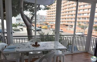 Etagenwohnung in Avenida de la platja 23. Apartamento situado a santa margarita roses 250 metros de la pla