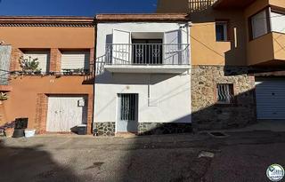 Casa in Vilajuïga. Encantadora casa en venta en vilajuiga!